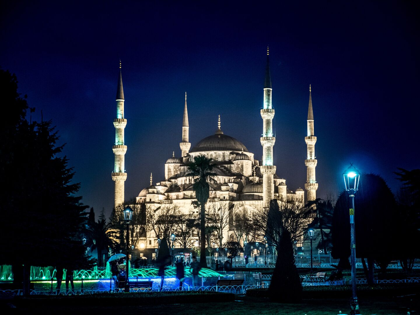 The blue mosque at night in #Istanbul
Image metadata: 35mm | 1/8s @ f2.8, ISO 800