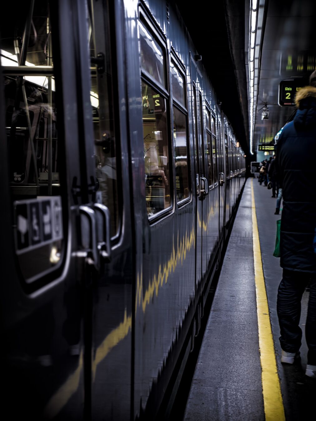 At the #subway in #Vienna
Image metadata: 35mm | 1/8s @ f2.8, ISO 100