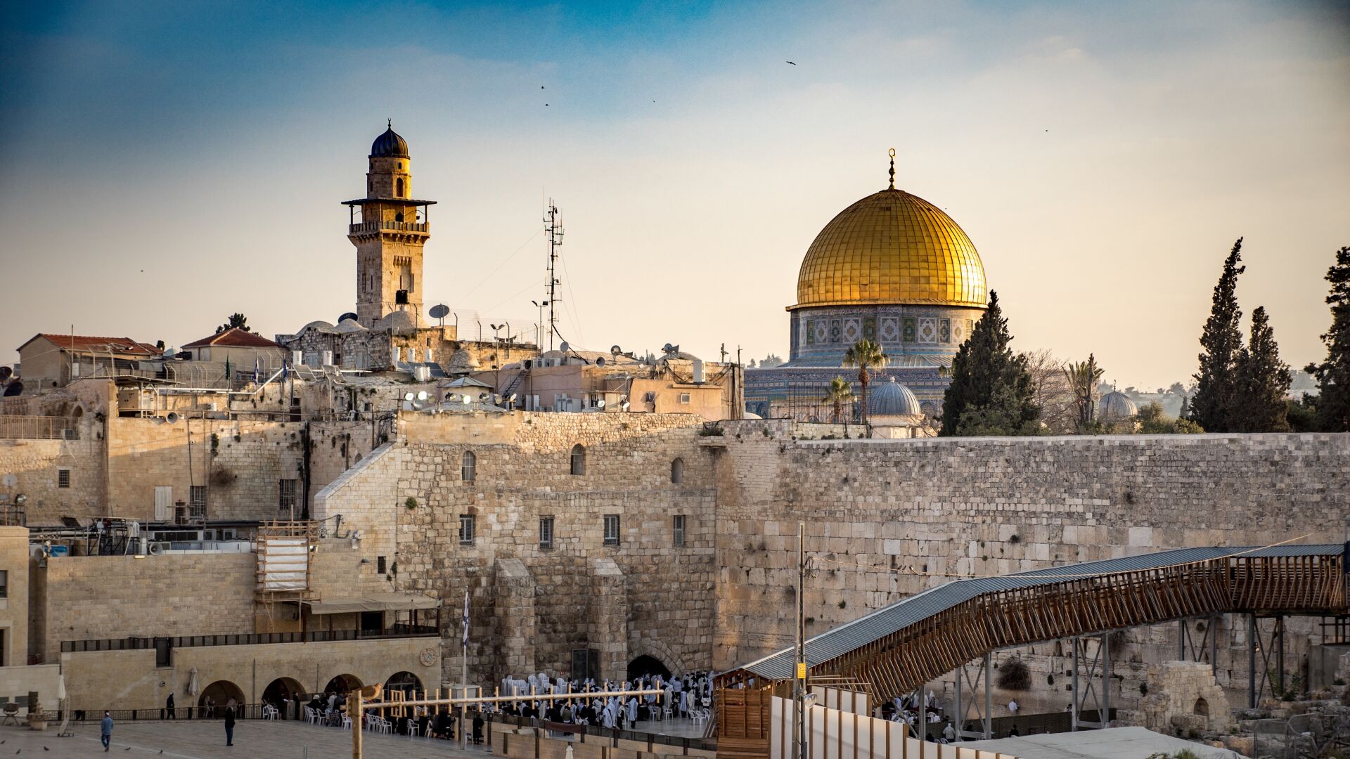 The wailing wall in #Jerusalem - Photo taken in Mar 2017
📷: Panasonic DMC-GH4, LUMIX G VARIO 12-35 F2.8 | 35mm | 1/800s @ f2.8, ISO 100